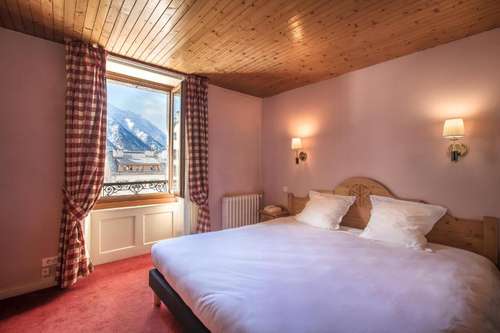 www.hotelcroixblanche-chamonix.fr