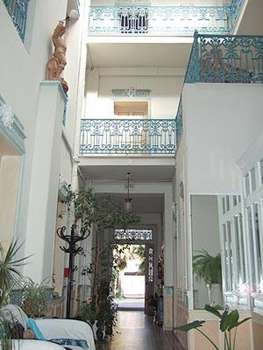www.hotelmarceillac.com