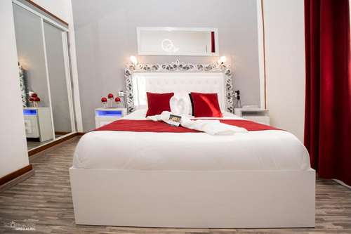 www.saintsauveurhotelmeyrueis.com