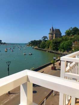 www.hotel-beausoleil-pornic.com