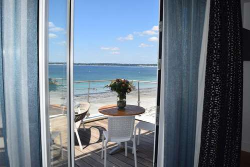 www.hotel-les-sables-blancs.com