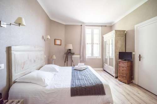 www.hotel-saintes.com