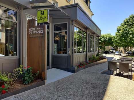 www.hotel-saint-geniez-dolt.com