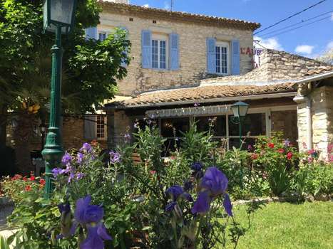 www.auberge-de-tavel.com