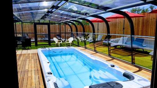 www.hotelloustalet.com