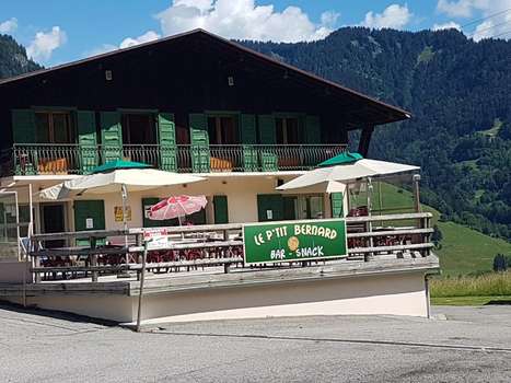 www.hotel-lesbernards.com