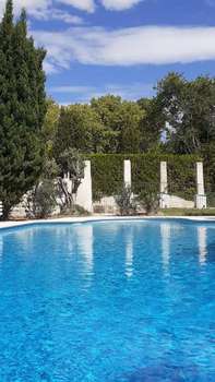 www.villaglanum.com