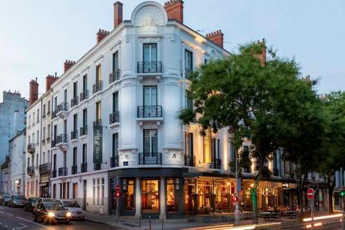 www.hotelsaintregis.com