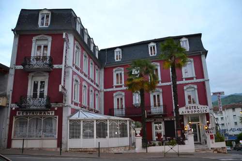 www.hotel-acropolis-lourdes.com