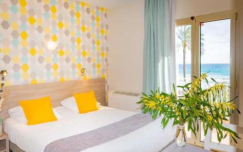www.hotelreinedazur.com