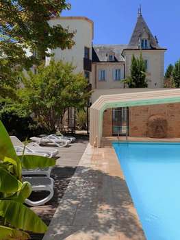www.au-grand-hotel-de-sarlat.com