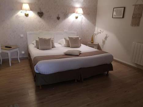 www.hotel-agnes-sorel.com