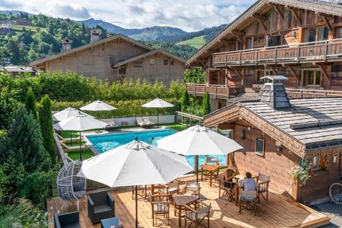 www.leslogesblanches-megeve.com
