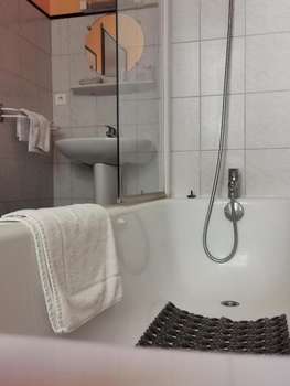 www.relais-romainville.com