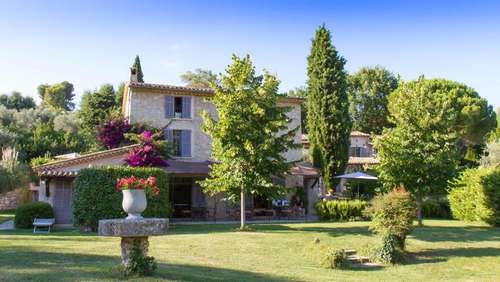 www.hotel-du-clos.com