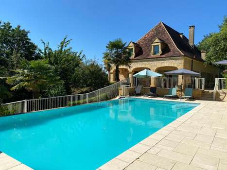 www.hotel-sarlat-bonencontre.fr