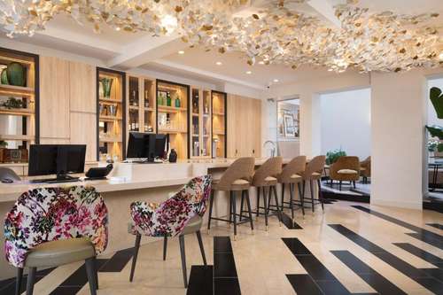 www.champselysees-paris-hotel.com