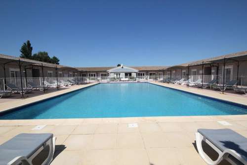 www.hotel-saint-louis-provence.com
