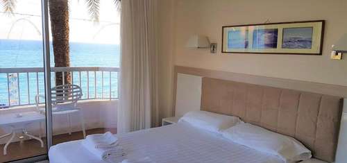 www.hoteldauphin-menton.com