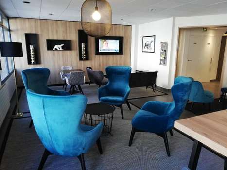 www.hoteldeshalles-dijon.com