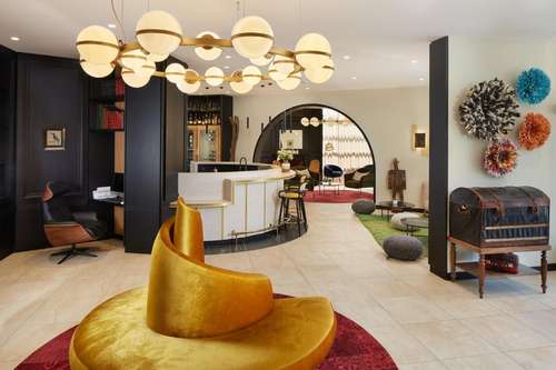 www.hotel-beaune-les-nomades.com