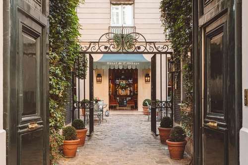 www.hotelabbayeparis.com