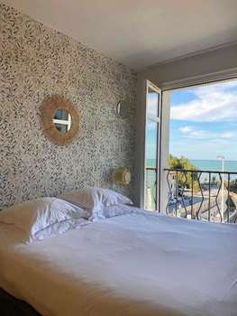 www.lesbaigneusesdebiarritz.com