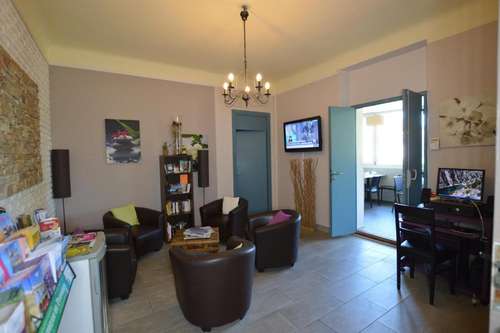 www.hotel-les-lavandes.com