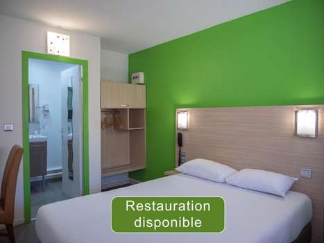www.hotel-jardins-epone.com