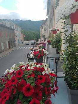www.hotelaxat.com