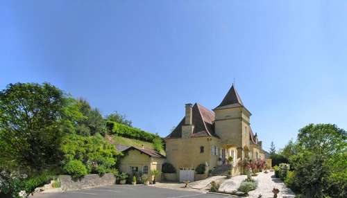 www.hotel-sarlat.com