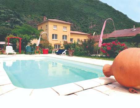 www.hotelrosedespyrenees.com
