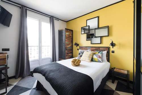 www.hotel-madrigal.com