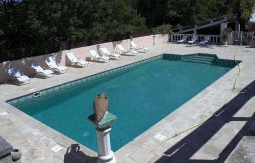 www.hotel-restaurant-lacadiere.com