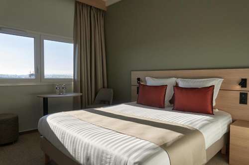 www.akenahoteltroyes.com