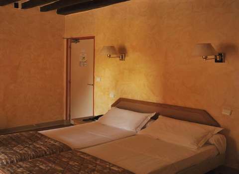 www.hotel-leonard-de-vinci.com