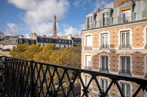 www.hotel-paris-bosquet.com