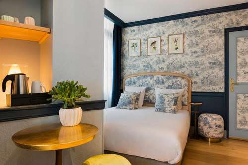 www.hoteldeneuveparis.com