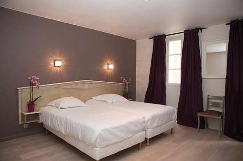 www.hotel-roncevaux-pau.com