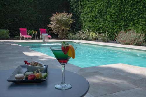www.hotel-croixblanche.com