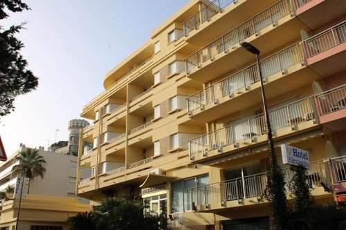 www.hotelalexandra-capmartin.com
