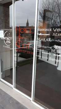 www.hotel-du-cerf-53.com