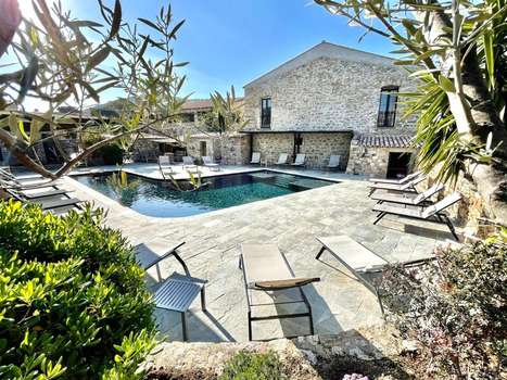 www.hotel-casarossa.com