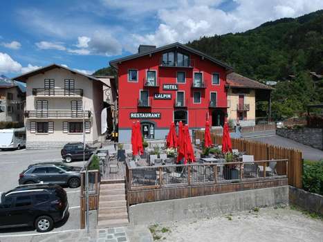 www.hotel-lalpin.com