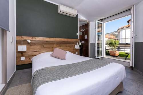 www.hotel-celenya-toulon.com