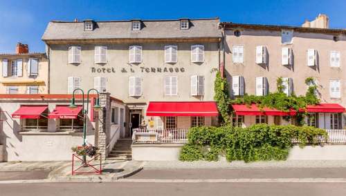 www.hotellaterrasse-saugues.com