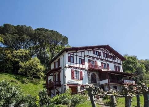 www.hotelbellevue-hendaye.fr