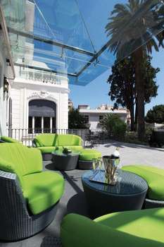 www.villagarbo-cannes.com