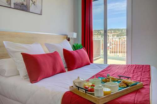 www.hoteldescalanquescassis.com