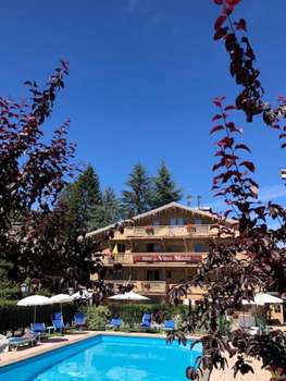 www.hotel-auvieuxmoulin-megeve.com